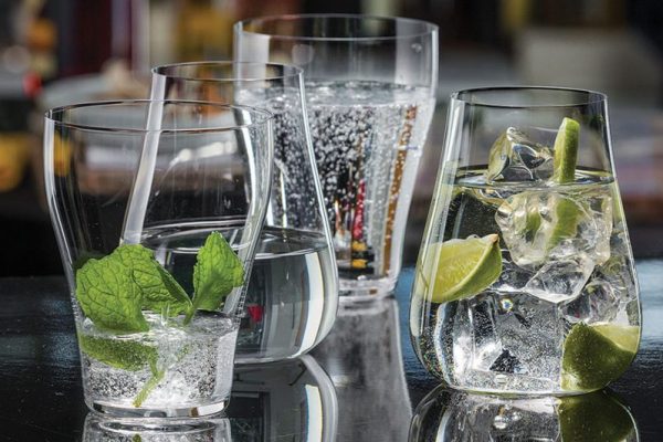 Стаканы для газированной и чистой воды