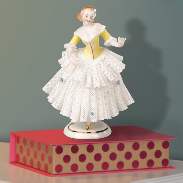 Фото Статуэтка "Танец в желтом"