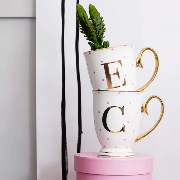 Фото Кружка «Bloomsbury» золотая буква «Y» (в розовый горошек)