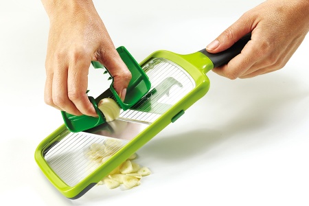Терка с держателем для продуктов Mandoline зеленая - 20141 Joseph Joseph детальная картинка 