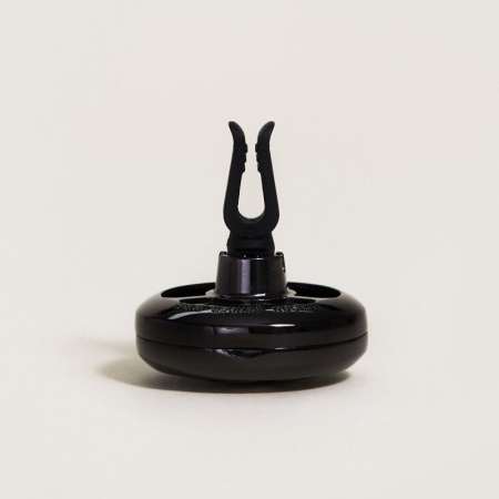 Автомобильный аромадиффузор-клипса «‎Лолита Лемпика» черный детальная картинка 