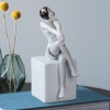 Статуэтка "Женщина на кубе" детальная картинка 