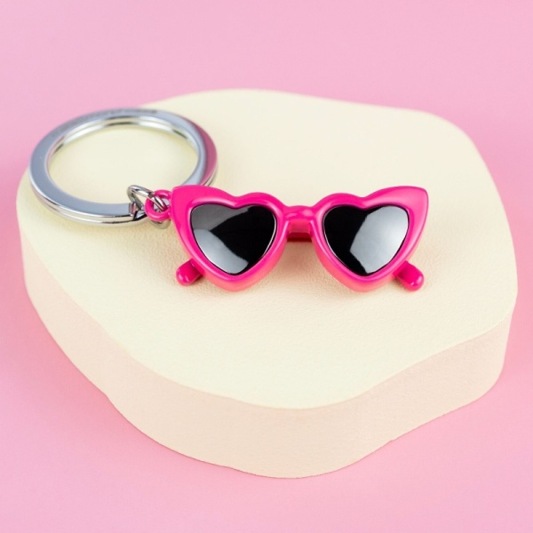 Фото Брелок для ключей "Солнечные очки в форме сердец"