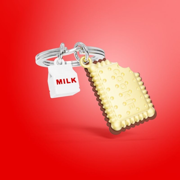 Фото Брелок для ключей "Печенье и молоко"