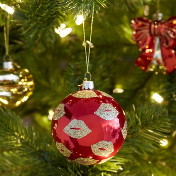 Фото Новогоднее украшение из стекла Vondels "Красный шар с рисунком губы" 8см