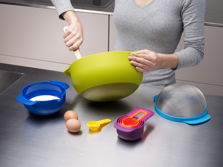 Набор мисок с мерными чашами Nest 9 Plus мультиколор - 40031 Joseph Joseph детальная картинка 
