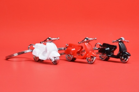 Брелок для ключей "Красный скутер" детальная картинка 