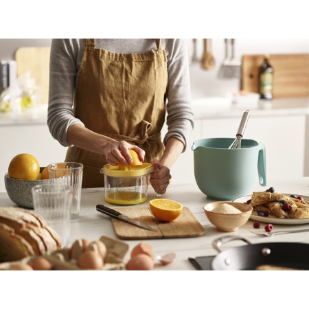 Набор из кувшина 2.5л, мерной чаши 0.47л и соковыжималки Nest Trio 3-в-1 - 40110 Joseph Joseph детальная картинка 