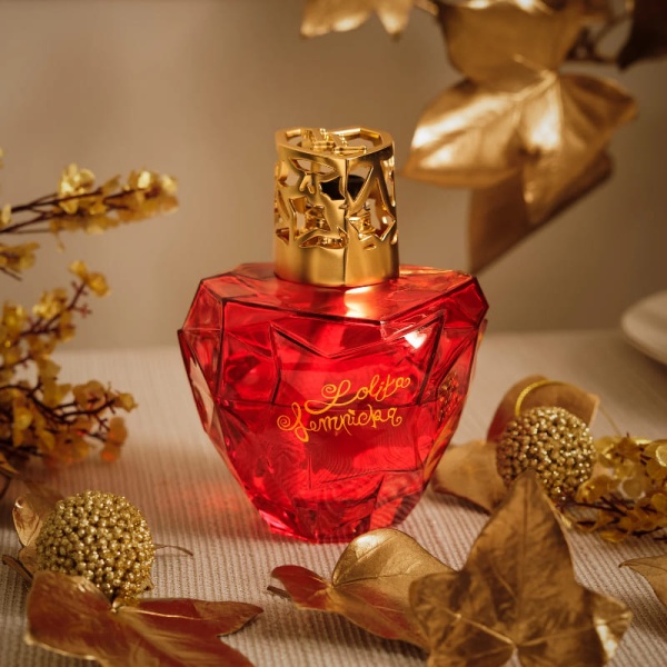 Фото Подарочный набор «Лолита Лемпика» красная лампа Берже 400мл с ароматом «Сладкая Лолита Лемпика» (Lolita Lempicka Sweet) 250мл