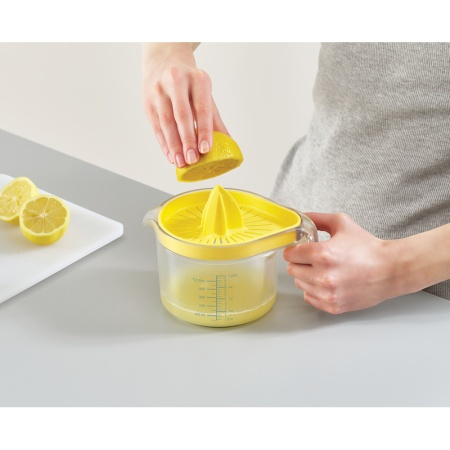 Набор из кувшина 2.5л, мерной чаши 0.47л и соковыжималки Nest Trio 3-в-1 - 40110 Joseph Joseph детальная картинка 