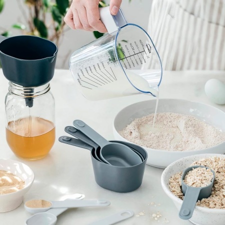 Набор из 9 предметов EXACT кувшин мерный, 6 мерных ложек, воронка и скребок детальная картинка 