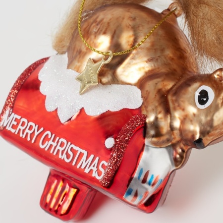 Новогоднее украшение из стекла Vondels "Белка на почтовом ящике" 12см детальная картинка 