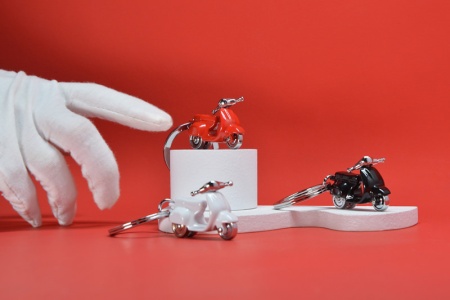 Брелок для ключей "Красный скутер" детальная картинка 