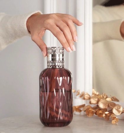 Подарочный набор «‎Квинтэссенция» cливовая лампа Берже и аромат «‎Золотая пшеница» (Golden Wheat) 250мл детальная картинка 