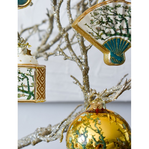 Фото Новогоднее украшение из стекла Vondels "Цветущий миндаль Ван Гога" 8см - в подарочной упаковке